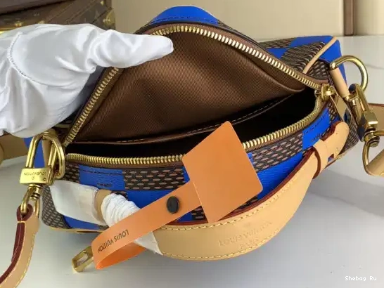 Chess Messenger-24*24*8CM VUITTON LOUIS 0530